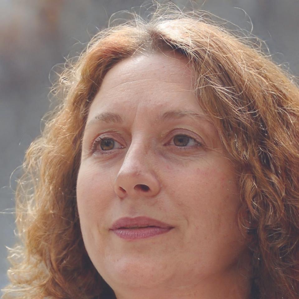 Remedios Castelló, Especialista en Finanzas Corporativas